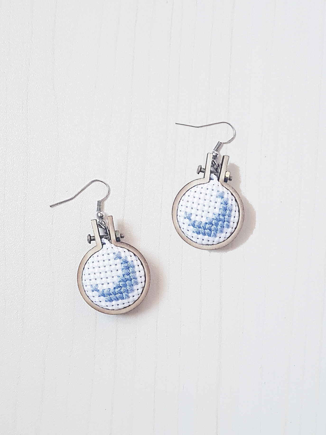 Crescent Moon Earrings 5x2.54x0.9cm